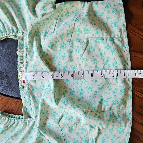 Levi's Cream Green Floral Puff Sleeve Cropped The Statement Blouse Size XS - Picture 14 of 14